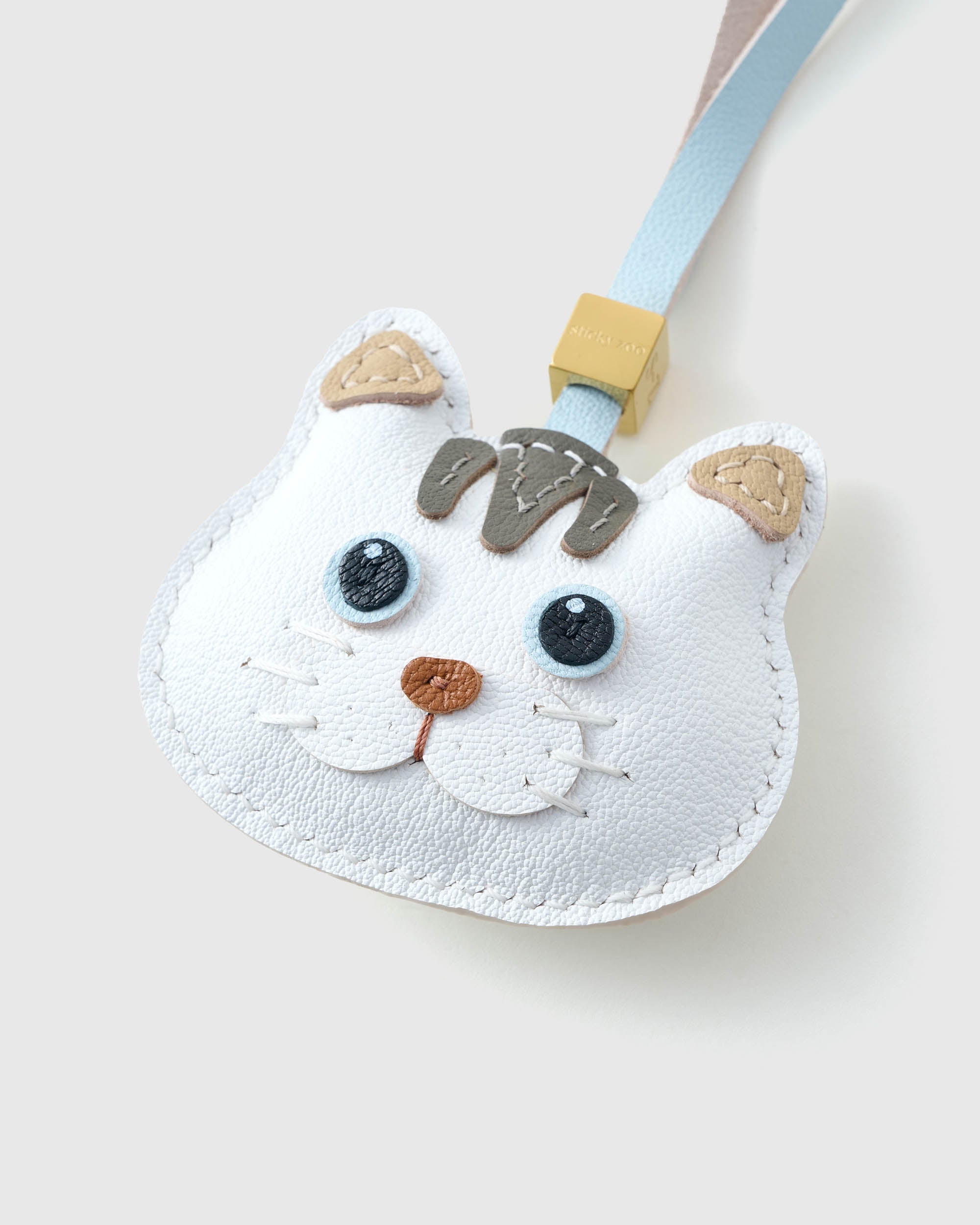 BRITISH SHORTHAIR CAT CHARM – CLOUD DREAM EDITION