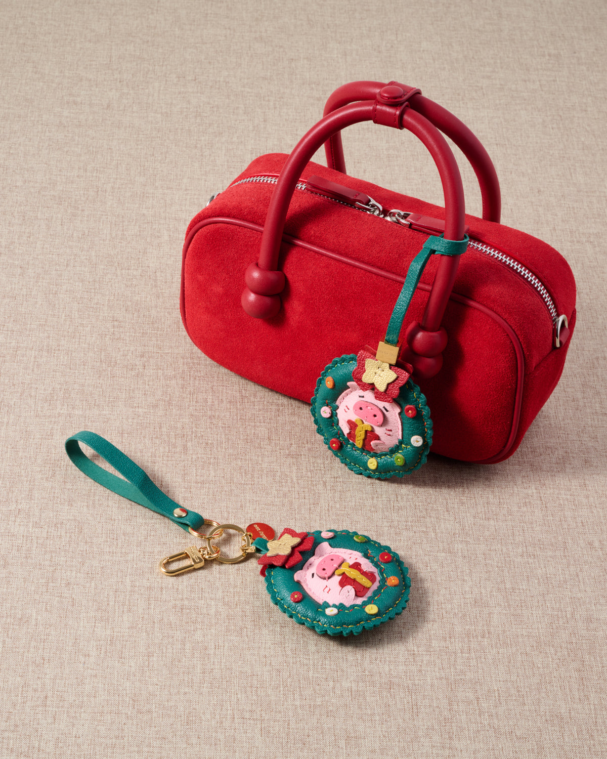 THE HOLIDAY PIGGY CHARM