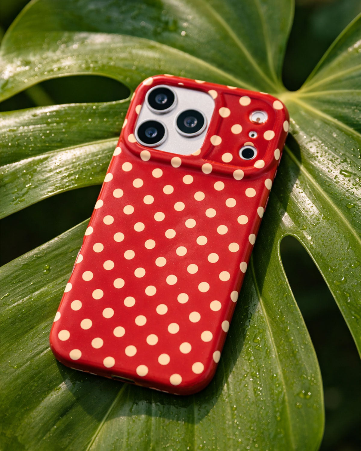 RED POLKA DOT PHONE CASE