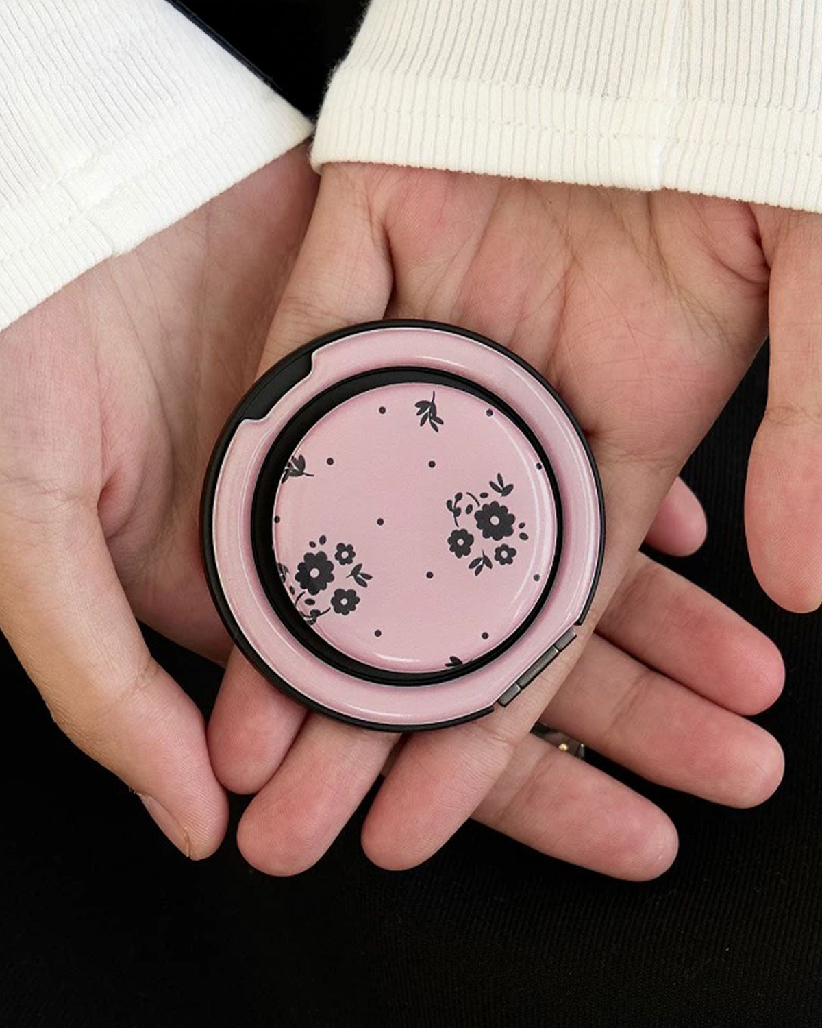 Custodia per telefono rosa con piccolo motivo floreale