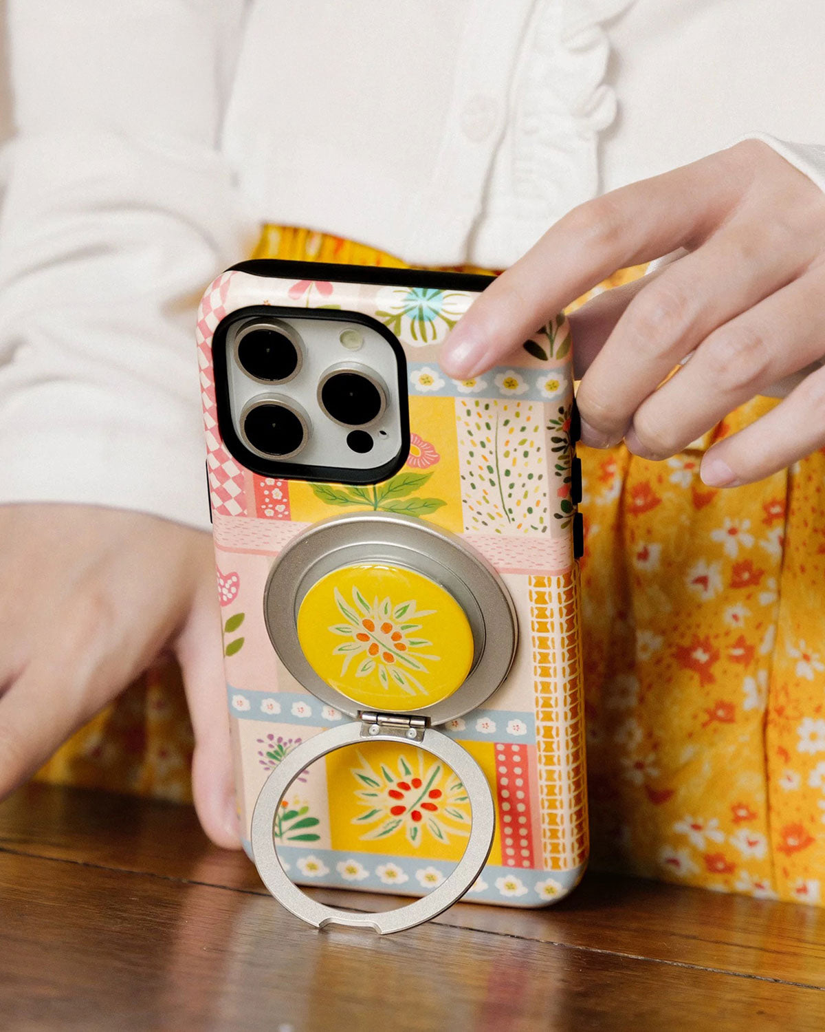 PATCHWORK FLORAL PLATE PHONE CASE