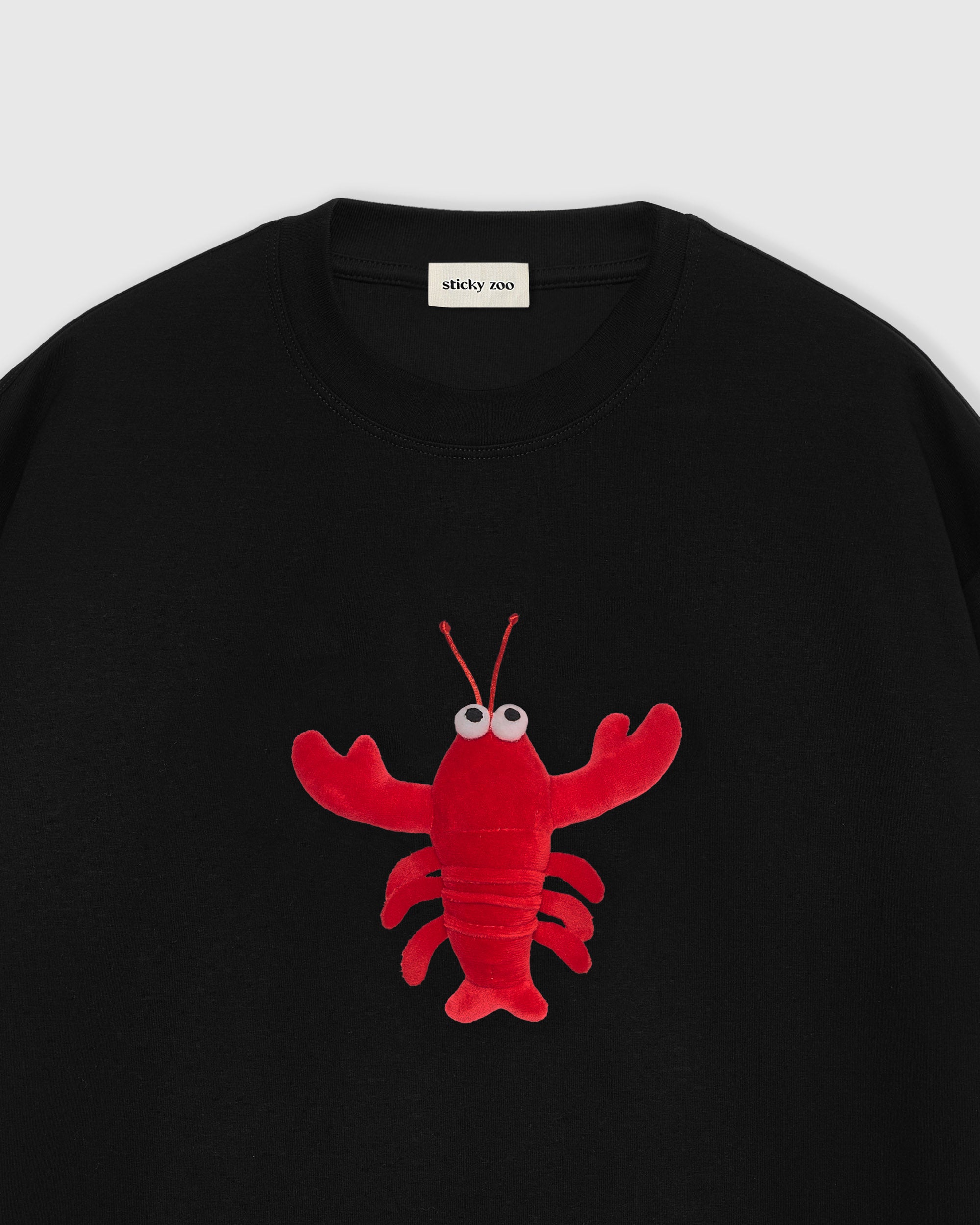 SHRIMP HUG T-SHIRT