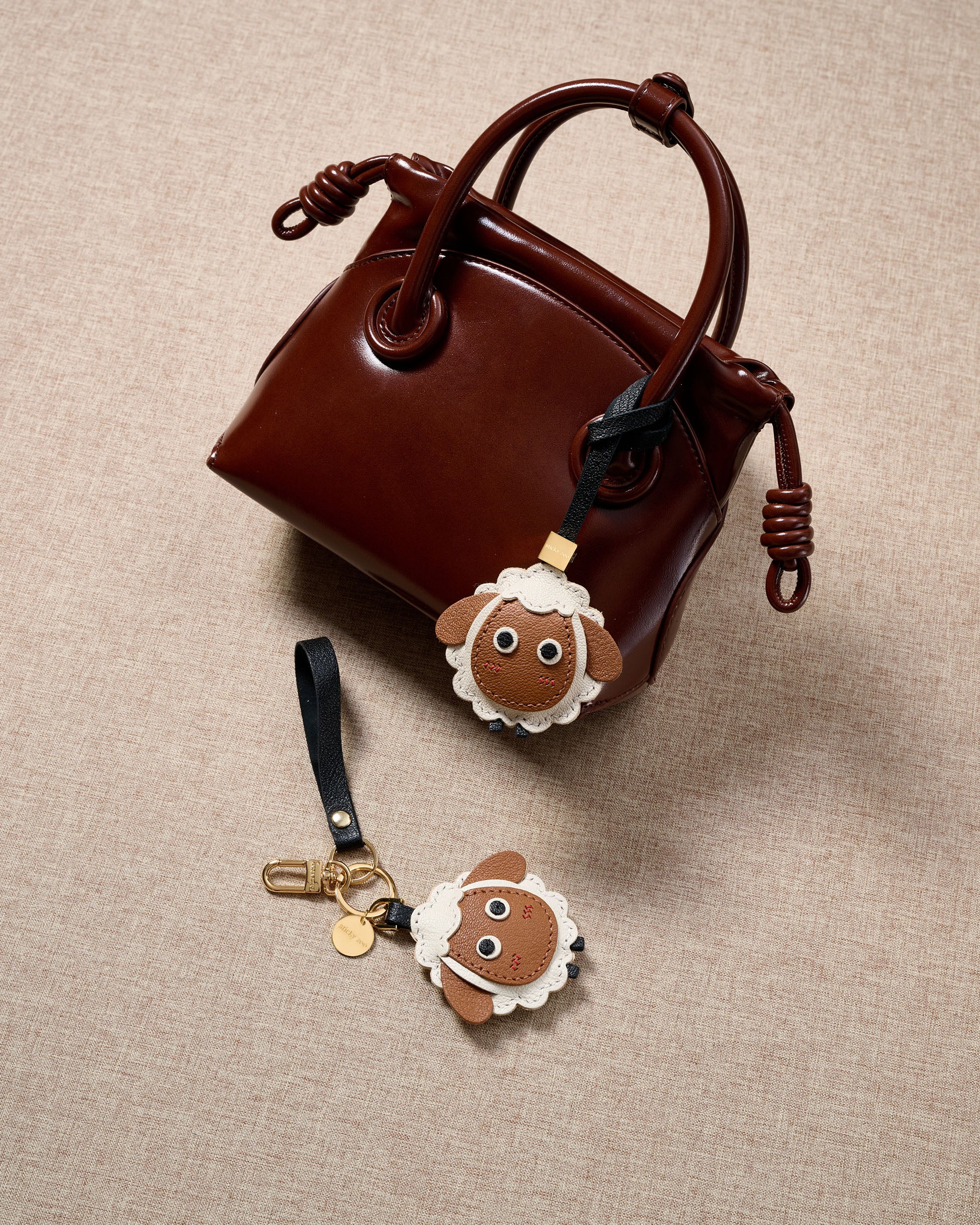 Sticky Zoo® ルル シープ チャーム – ハンドメイド ALRAN レザー