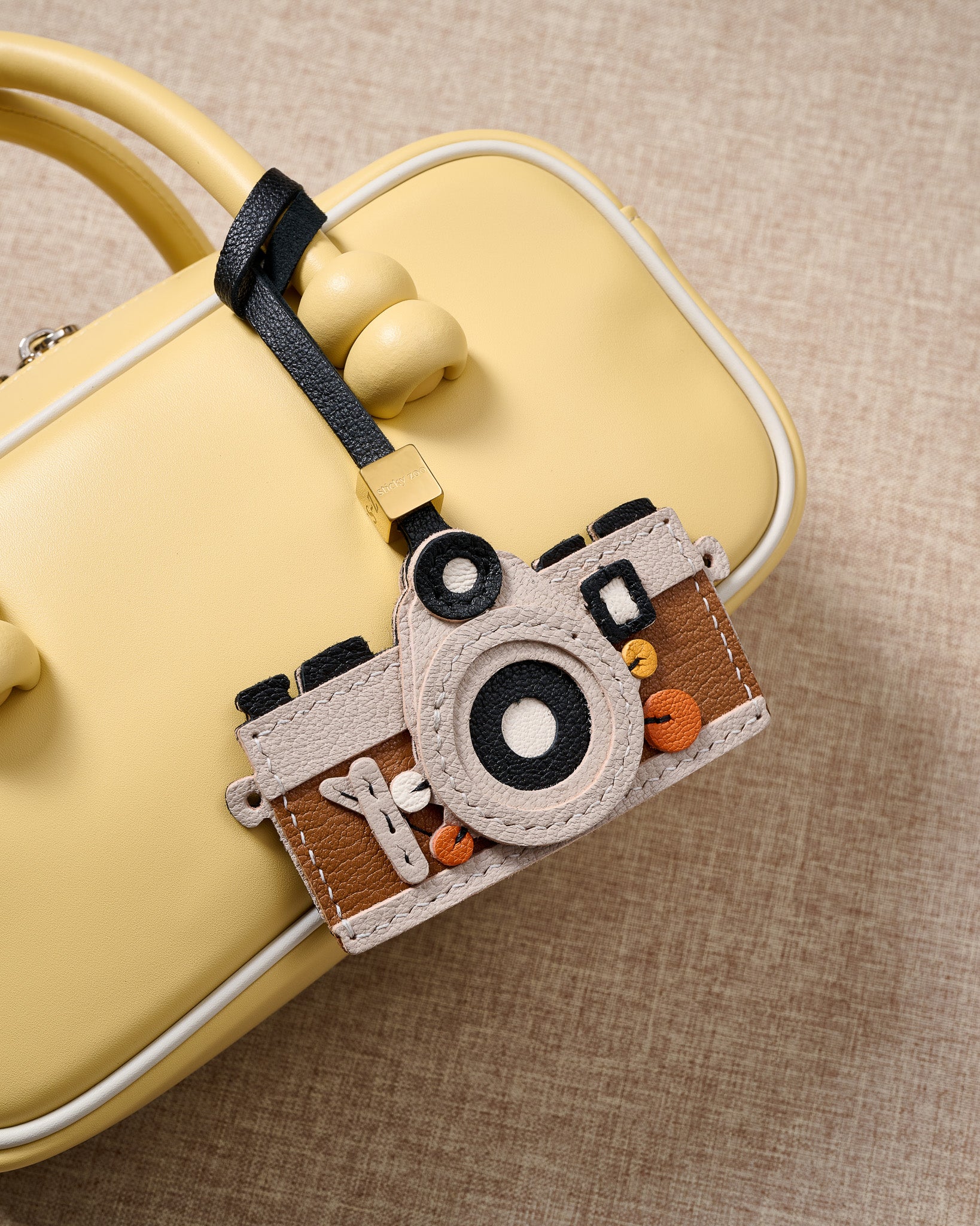 CAMERA CHARM