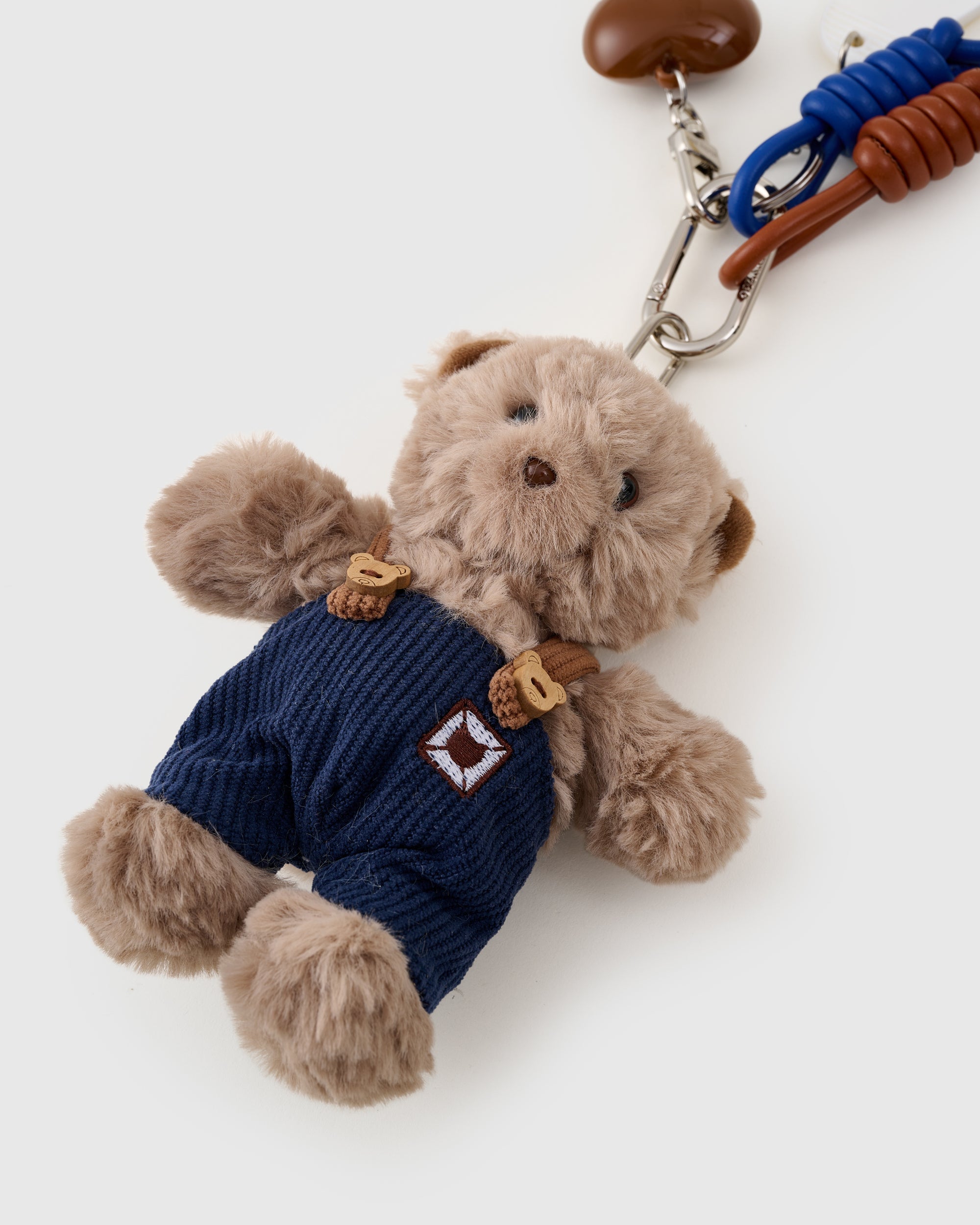 Sticky Zoo® テディマンチ スタックチャーム – 青いオーバーオール