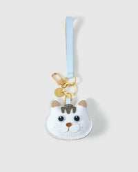White Cloud Dream British Shorthair on an 18K gold-plated keychain clip with engraved STICKYZOO disc — clips to keys, bags or backpacks.