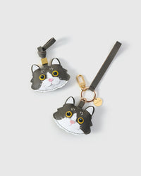Gray European Shorthair on an 18K gold-plated keychain clip with engraved STICKYZOO disc — clips to keys, bags or backpacks.