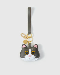 Grey mist British Shorthair on an 18K gold-plated keychain clip with engraved STICKYZOO disc — clips to keys, bags or backpacks. Real French leather, 3 days by hand.