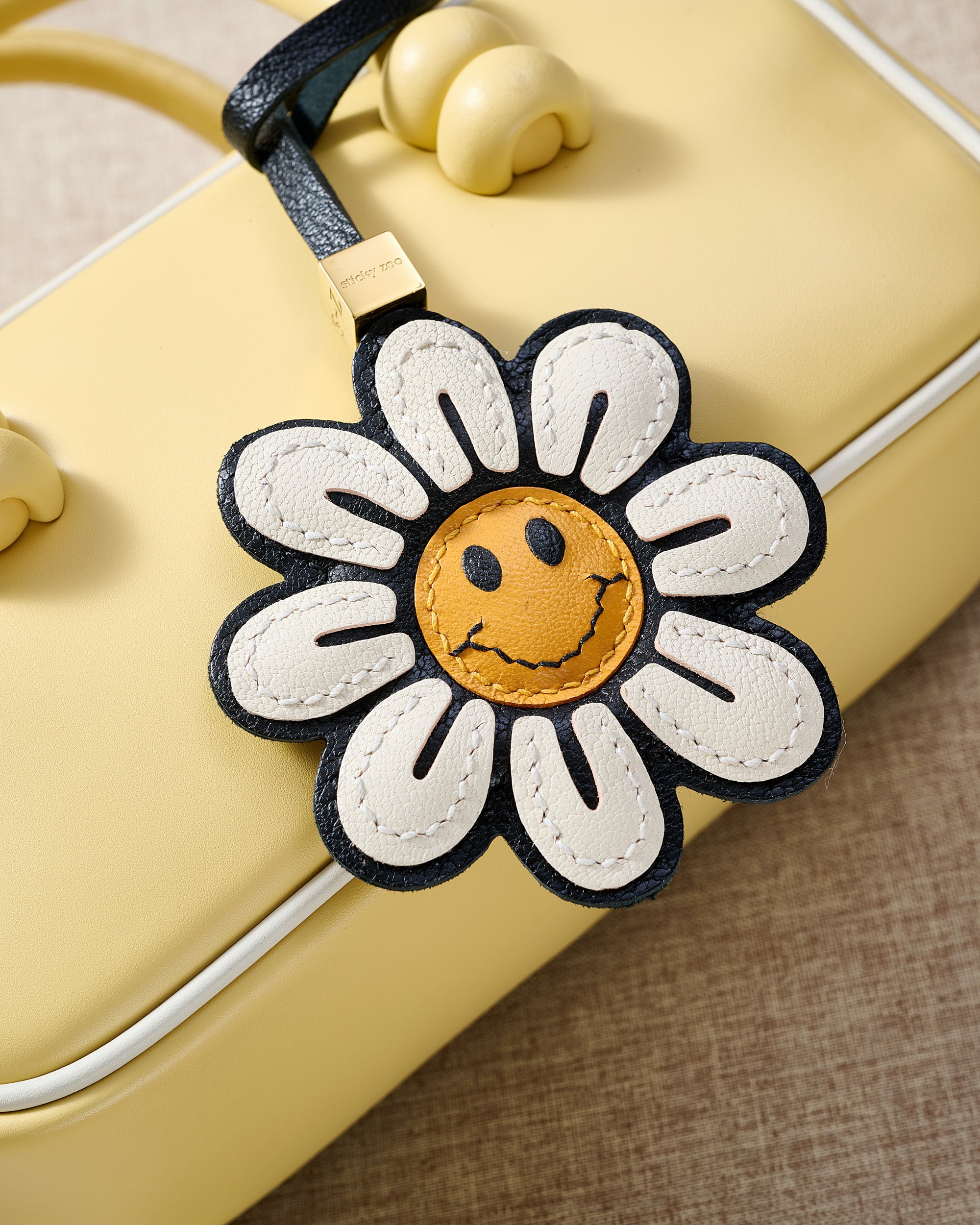 SMILE FLOWER CHARM