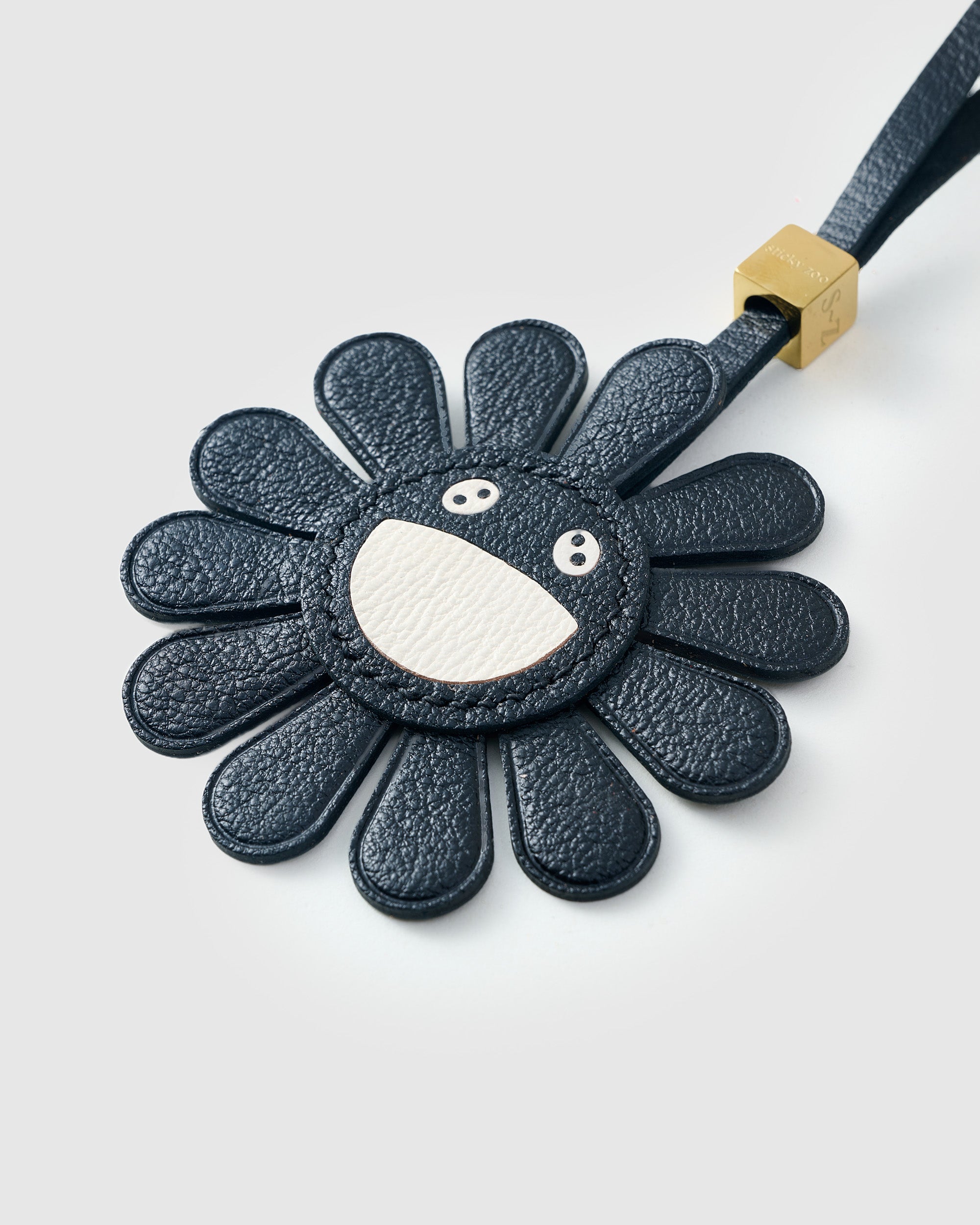 noční květinový přívěsek