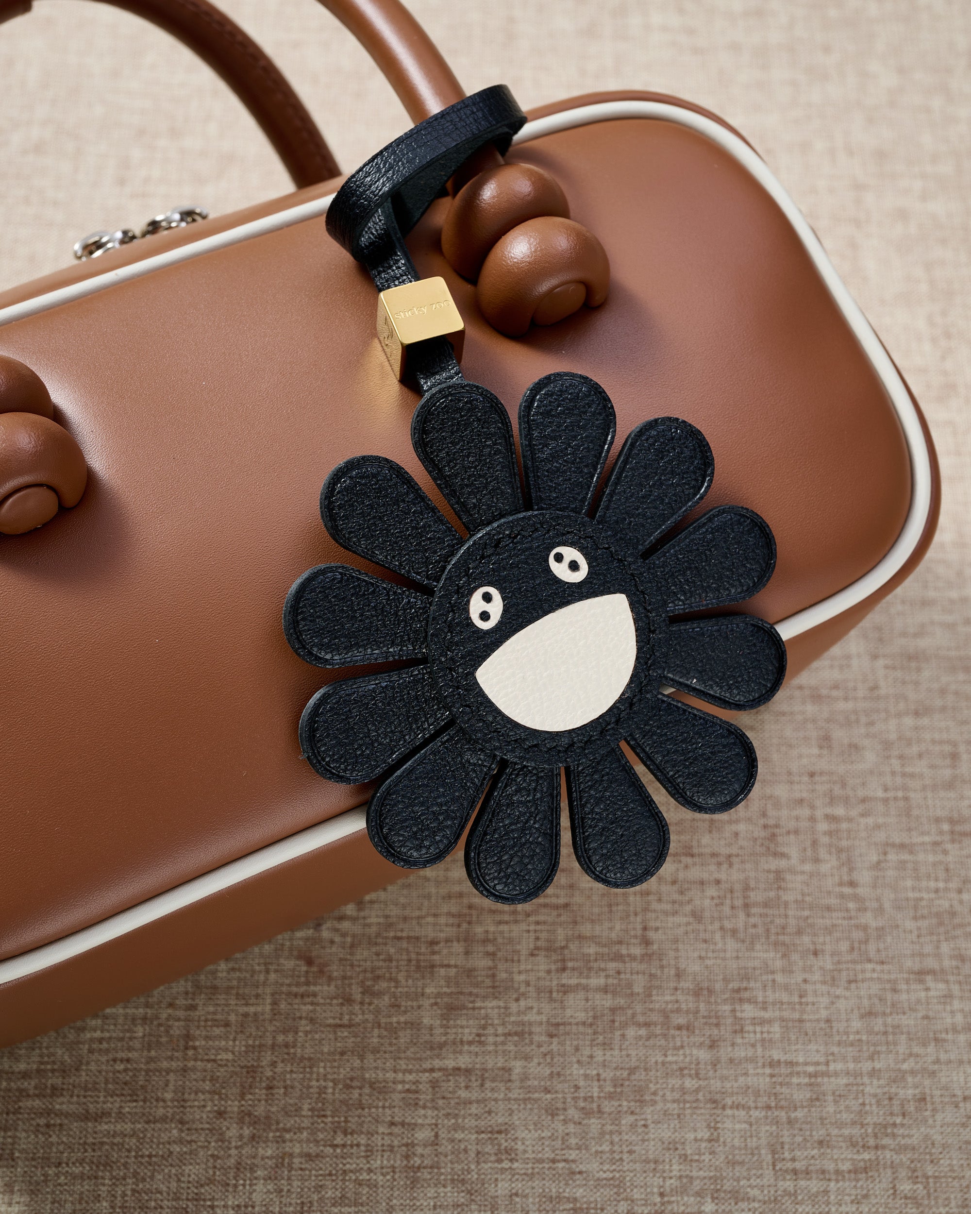 noční květinový přívěsek