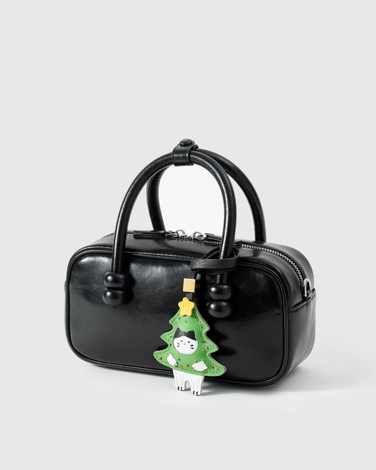 KATTUNGE I JULGRANSHÄNGE