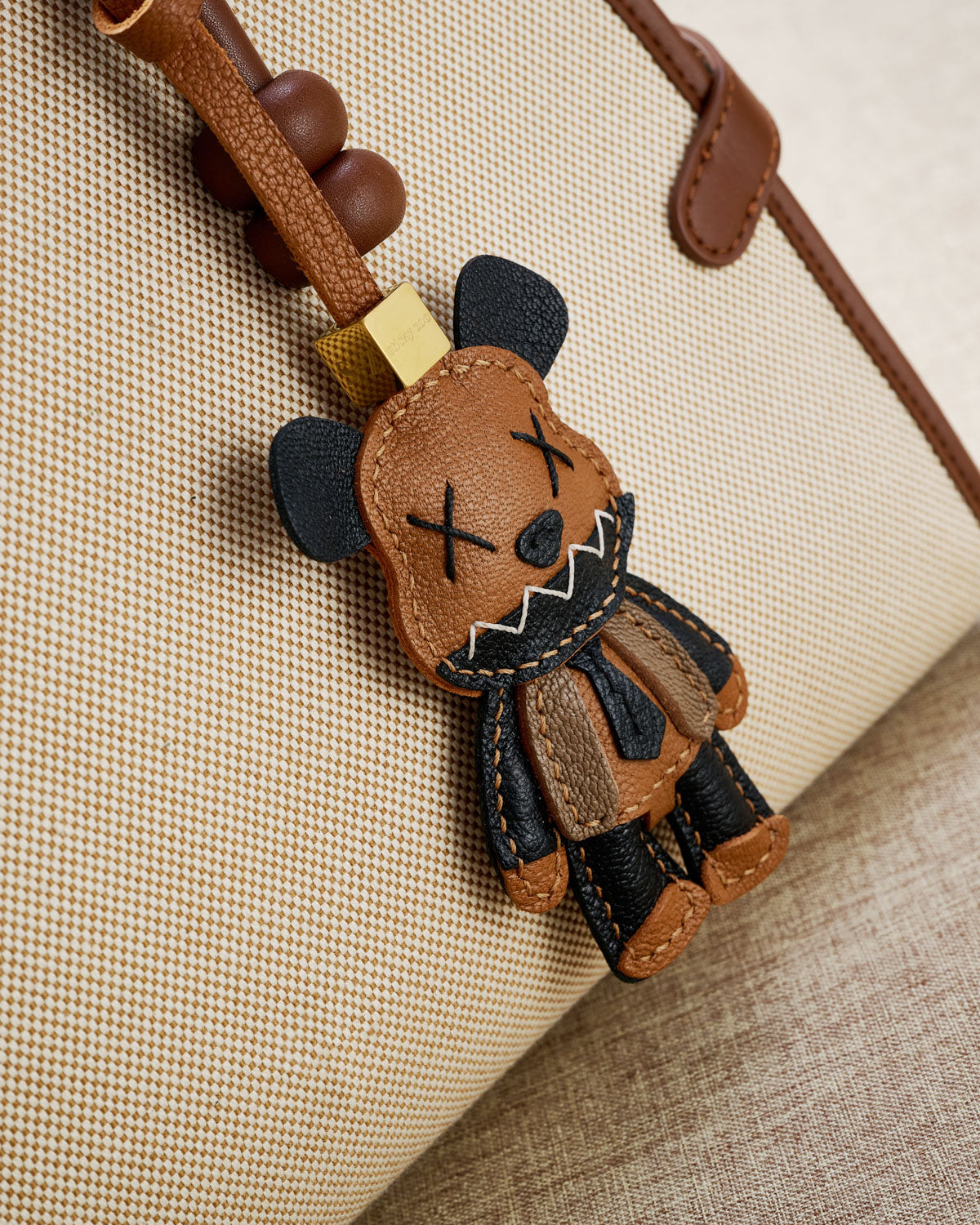 チャーム STICKY ZOO® – Violent Bear Leather Bag Charm & Keychain – Handmade