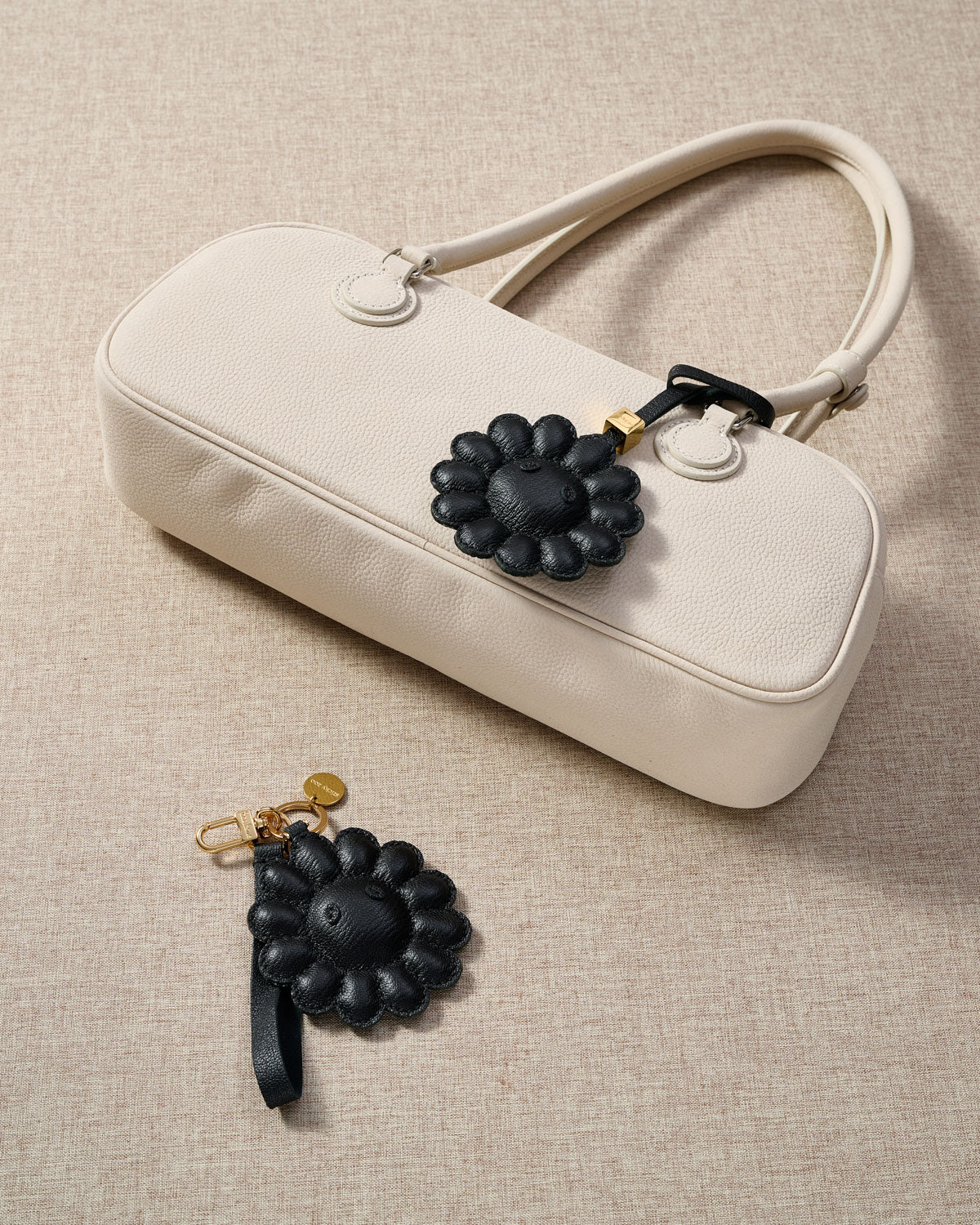 PLAIN NOČNÍ KVĚTINOVÝ PŘÍVĚSEK