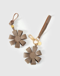 STICKYZOO Daisy Bag Charm — hand-layered French Alran goatskin, 3D folded daisy petals. Designed in Amsterdam.