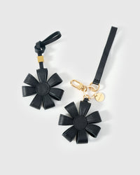 STICKYZOO Daisy Bag Charm — hand-layered French Alran goatskin, 3D folded daisy petals. Designed in Amsterdam.