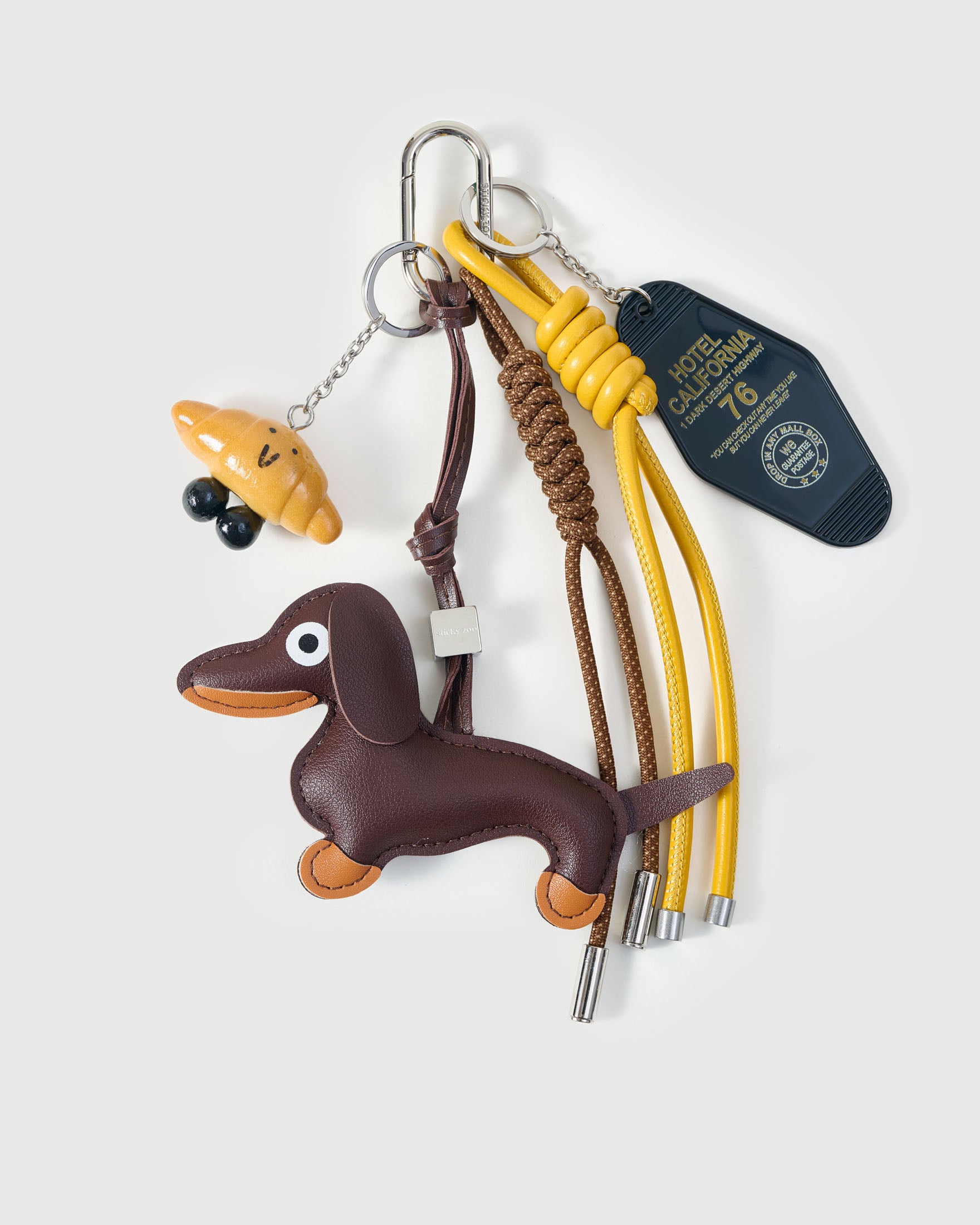 sticky zoo 犬チャーム ブラウン Sticky Zoo® - Brown Loyal Dachshund Bag + Charm Set