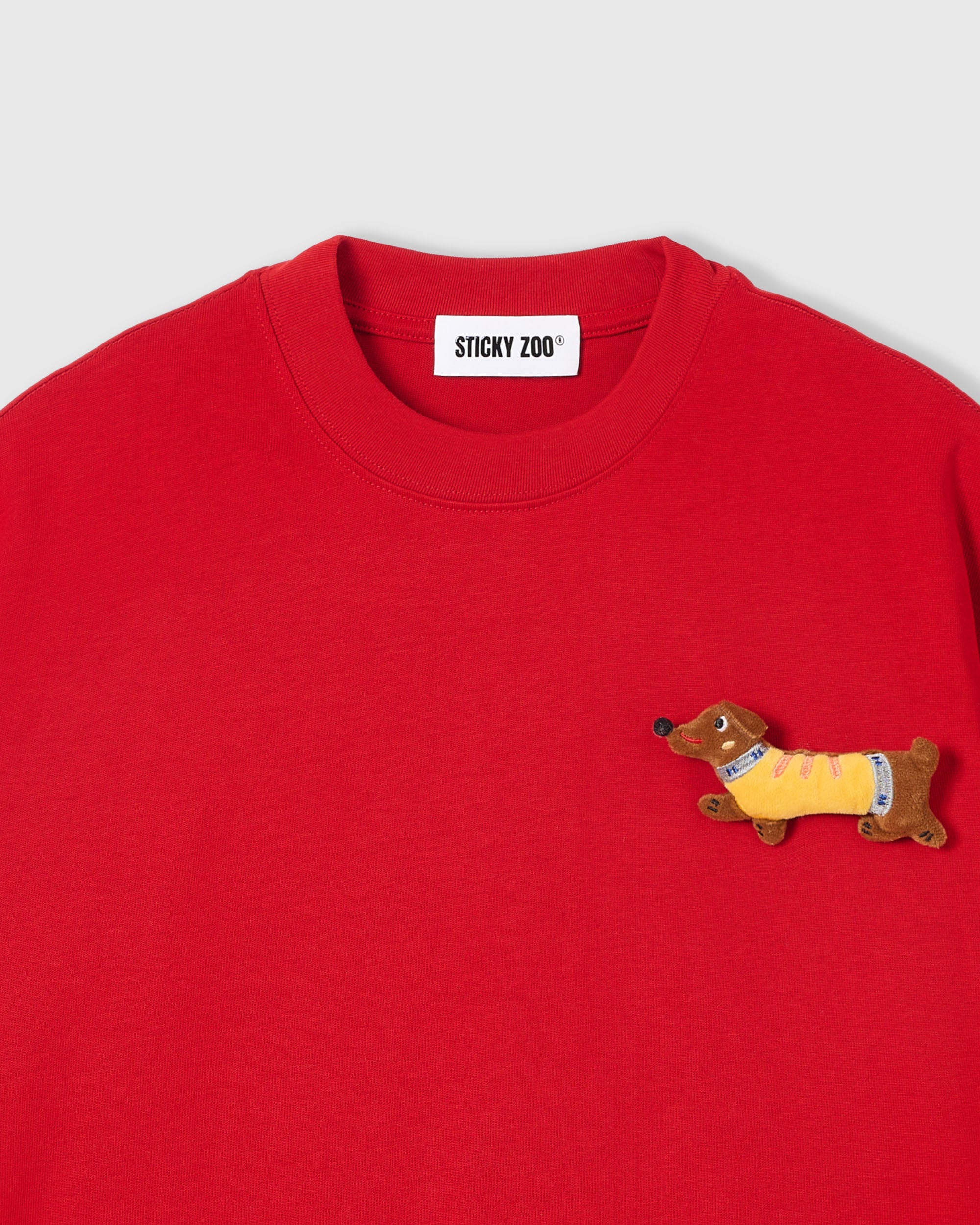 Sticky Zoo® - 赤いダックスフンドパレードTシャツ – 手縫いぬいぐるみ