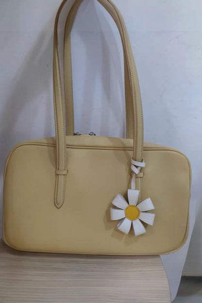 DAISY BAG CHARM