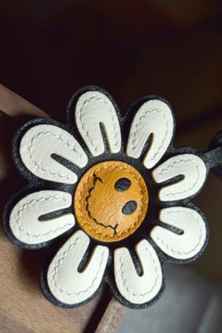 SMILE FLOWER CHARM