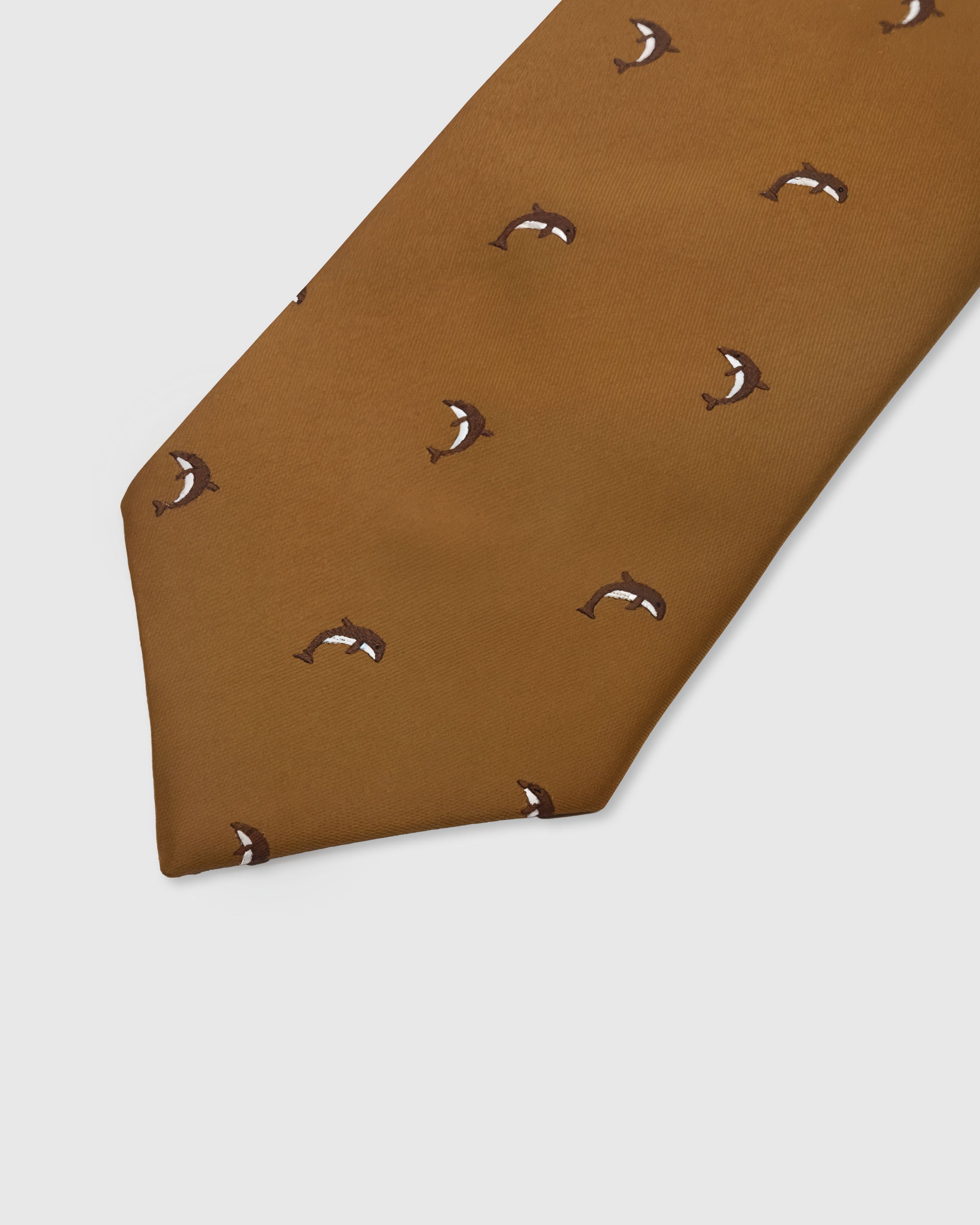 CARAMEL DOLPHIN TIE — 45° Italian bias-cut construction with structured interlining, hand-finished slip stitching visible on interior