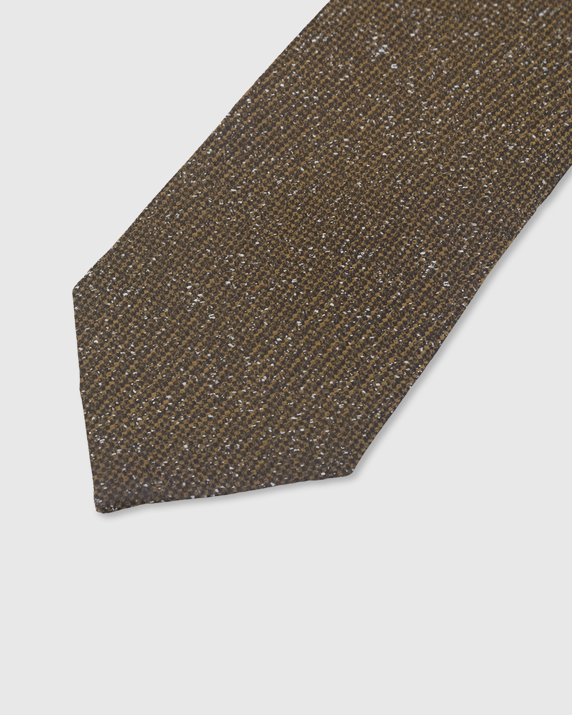 ANTIQUE GOLD WEAVE TIE — 45° Italian bias-cut construction with structured interlining, hand-finished slip stitching visible on interior