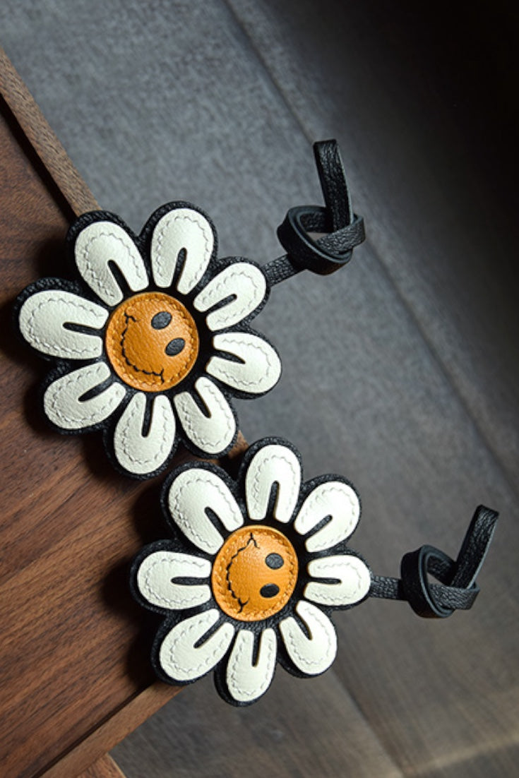 SMILE FLOWER CHARM