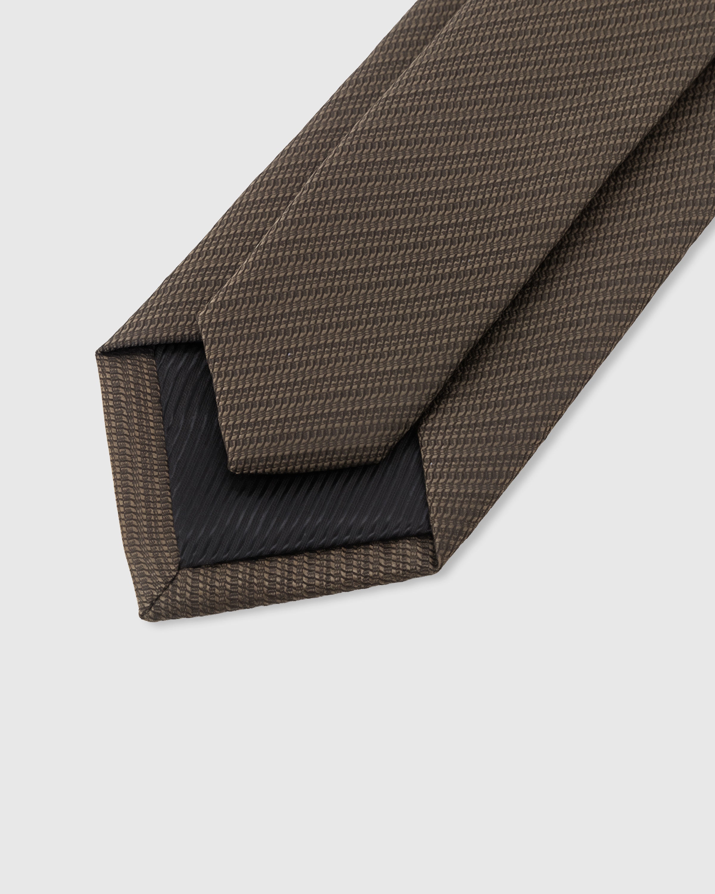 STICKYZOO Espresso Solid Tie back detail showing structured interlining and hand-finished slip stitching, 145 x 8 cm
