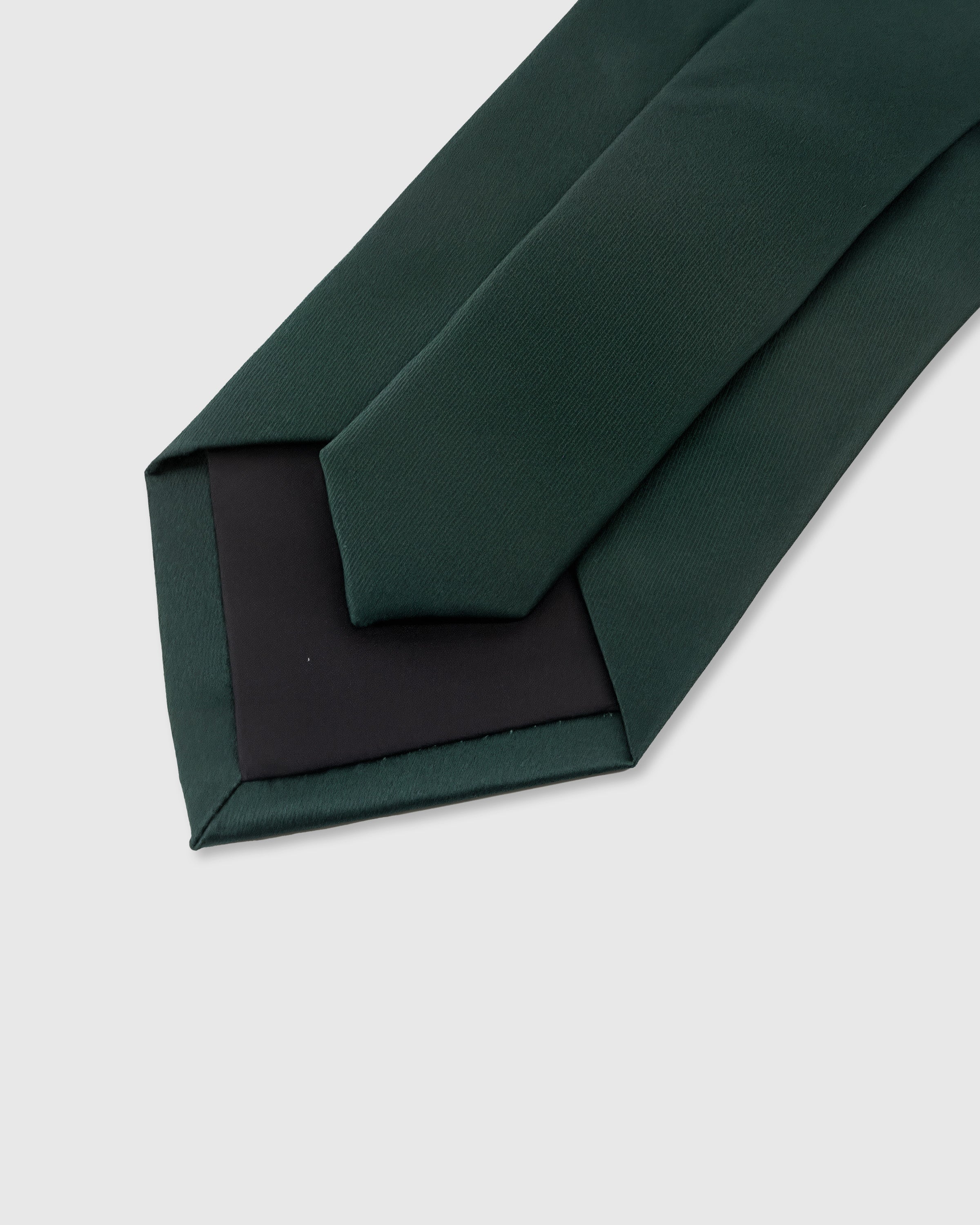 STICKYZOO Hunter Solid Tie back detail showing structured interlining and hand-finished slip stitching, 145 × 8 cm