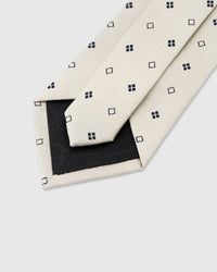STICKYZOO Pearl Square Dot Tie construction detail showing 45° bias-cut Italian method and structured interlining, rated 4.9 stars