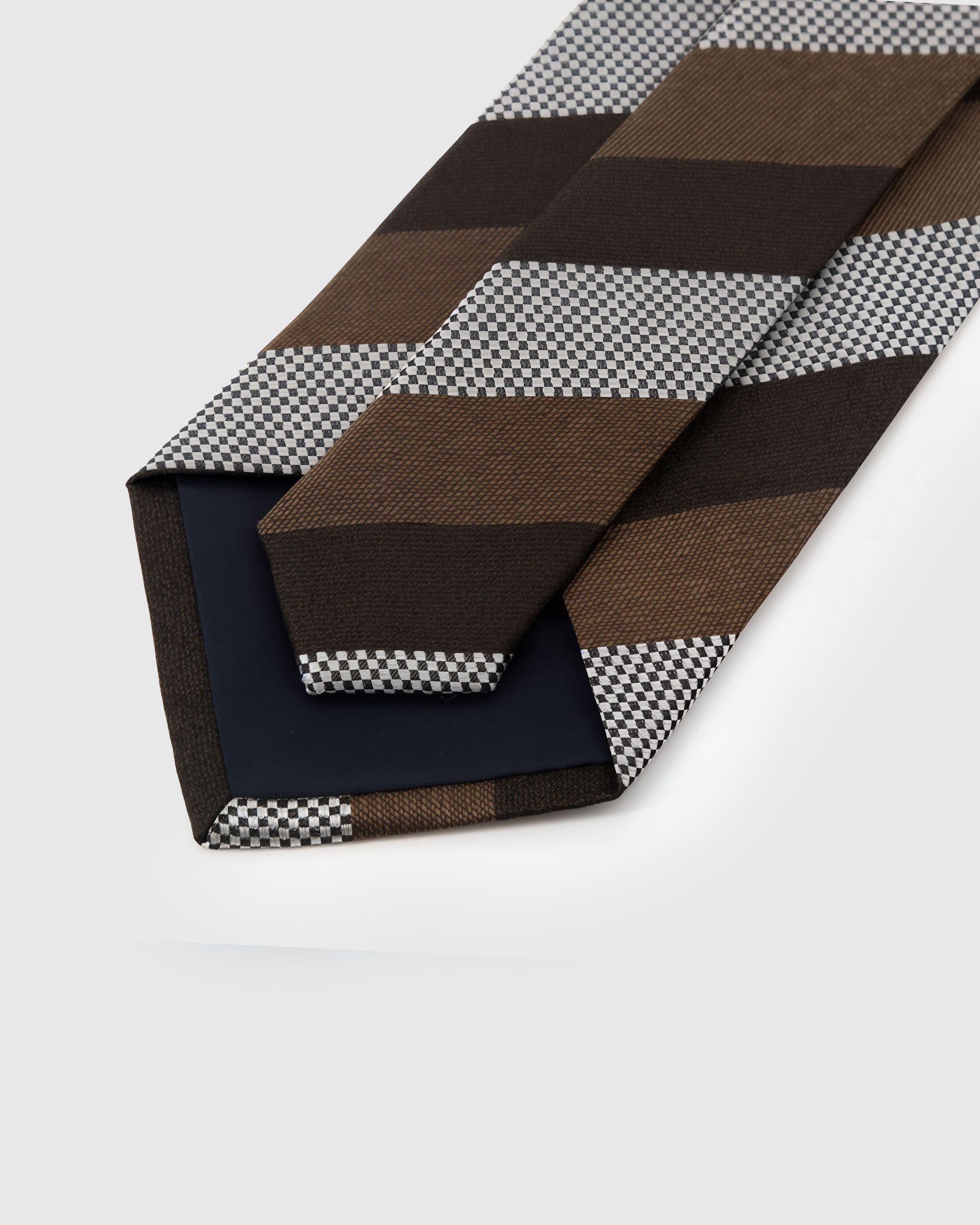 STICKYZOO Cognac Club Tie construction with structured interlining and hand-finished slip stitching, 145 x 8 cm