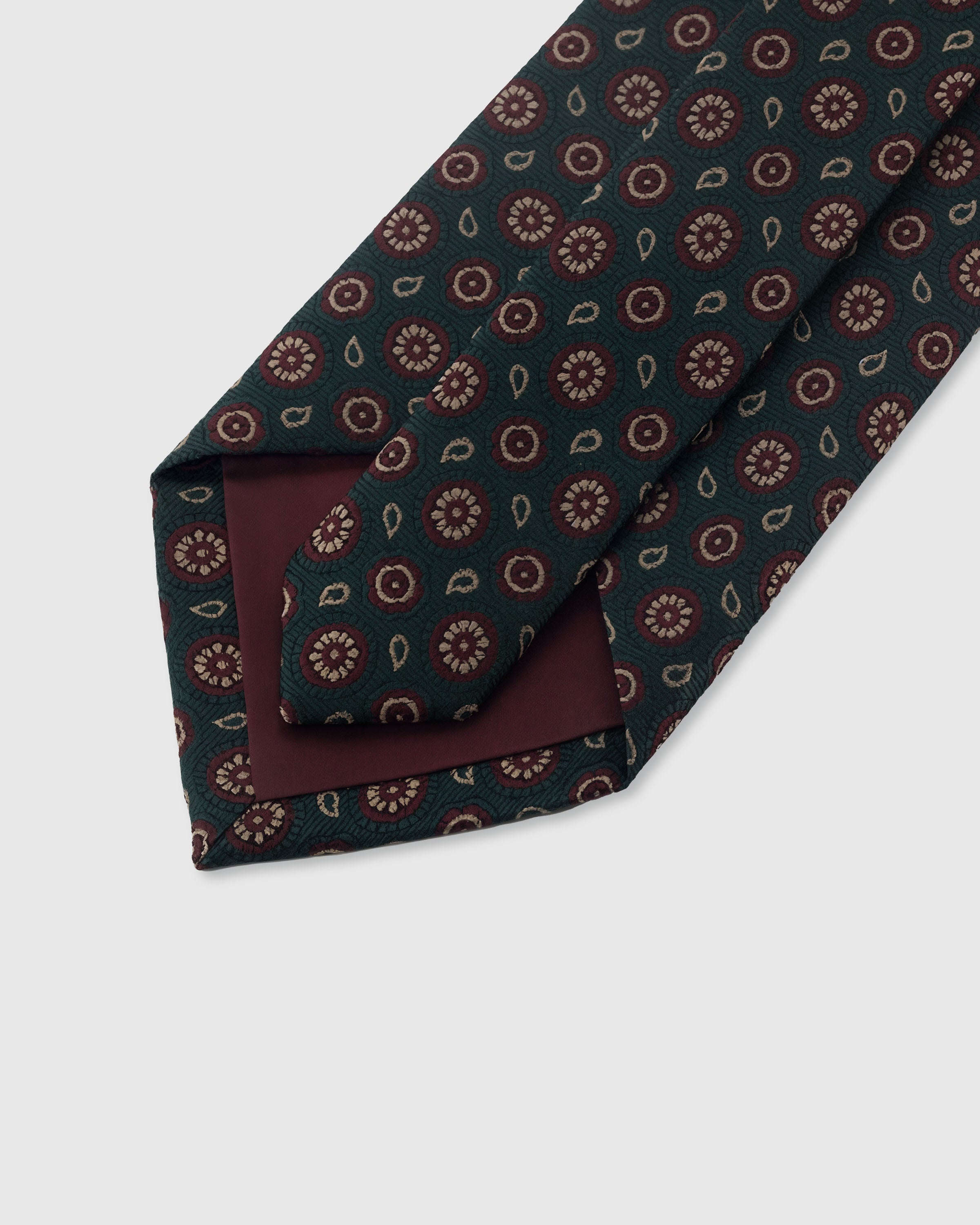 {Hand-finished interior} STICKYZOO HUNTER PAISLEY CIRCLE TIE back detail showing structured interlining and hand-finished slip stitching, 145 x 8 cm