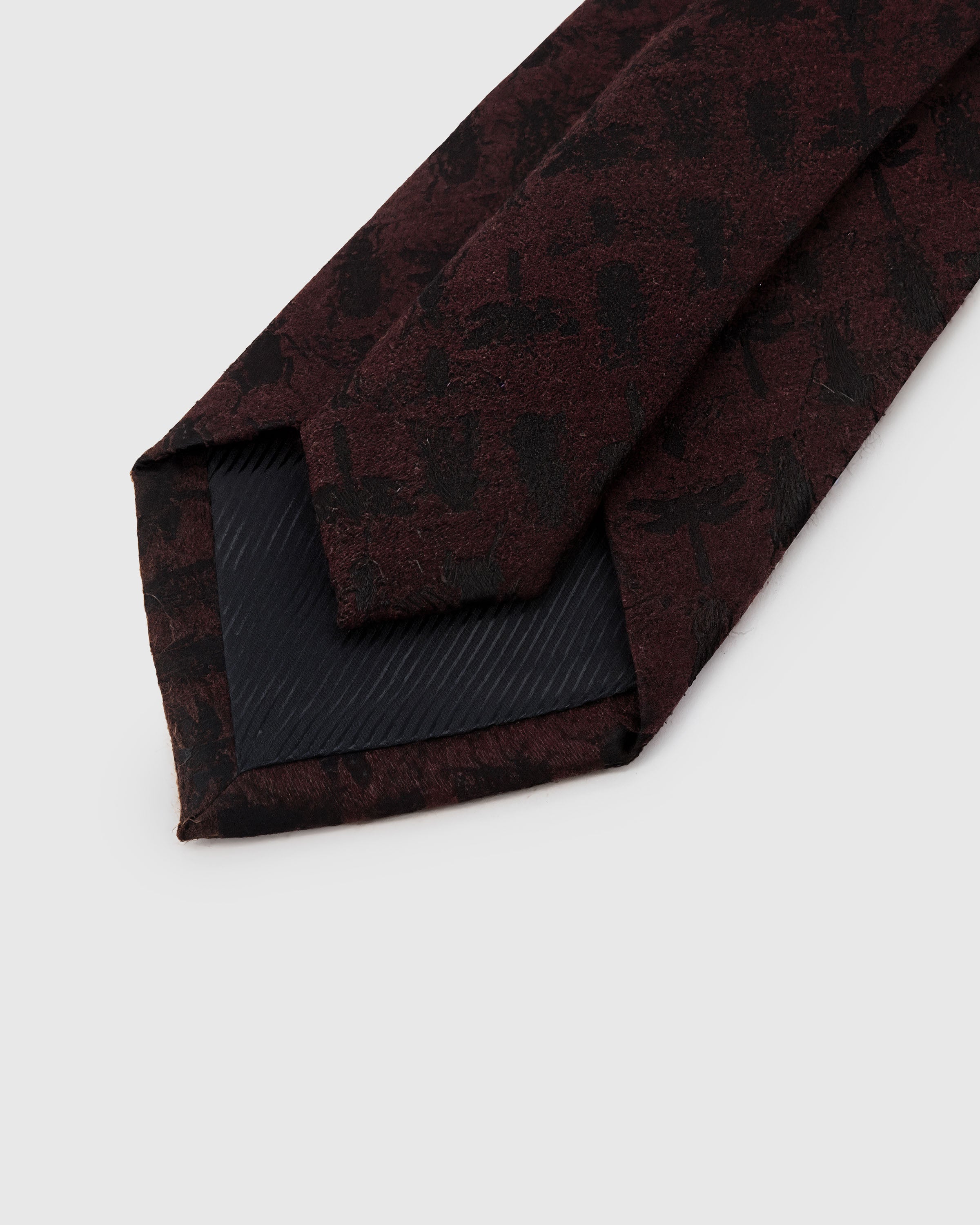 STICKYZOO Merlot Jacquard Tie construction with 45° bias-cut Italian method and structured interlining, 145 x 8 cm