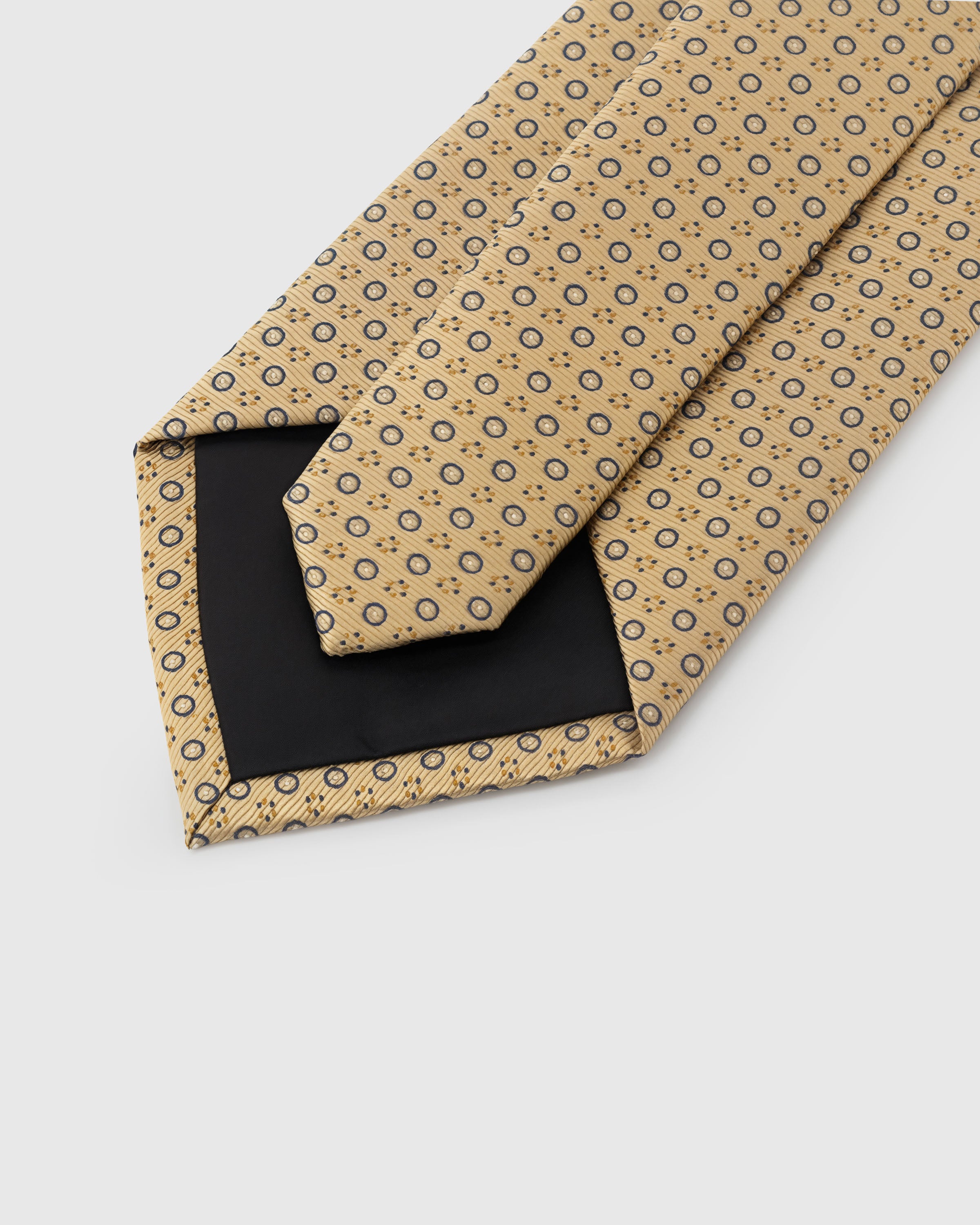 STICKYZOO Honeycomb Circlet Tie showing structured interlining and hand-finished slip stitching, 145 x 8 cm