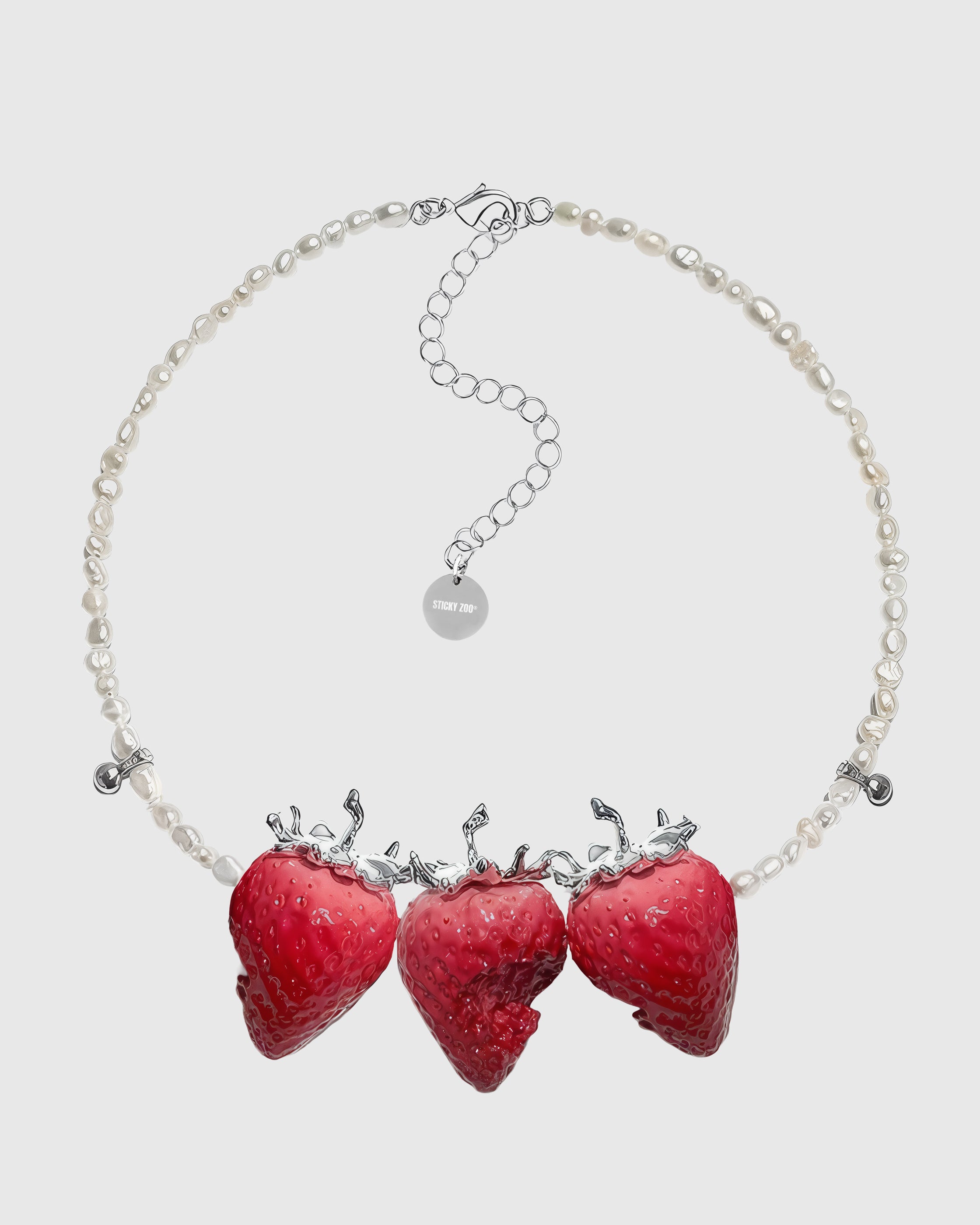 TRIPLE STRAWBERRY PEARL NECKLACE