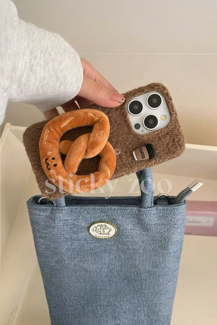 PRETZEL PLUSH & CROISSANT PLUSH CASE
