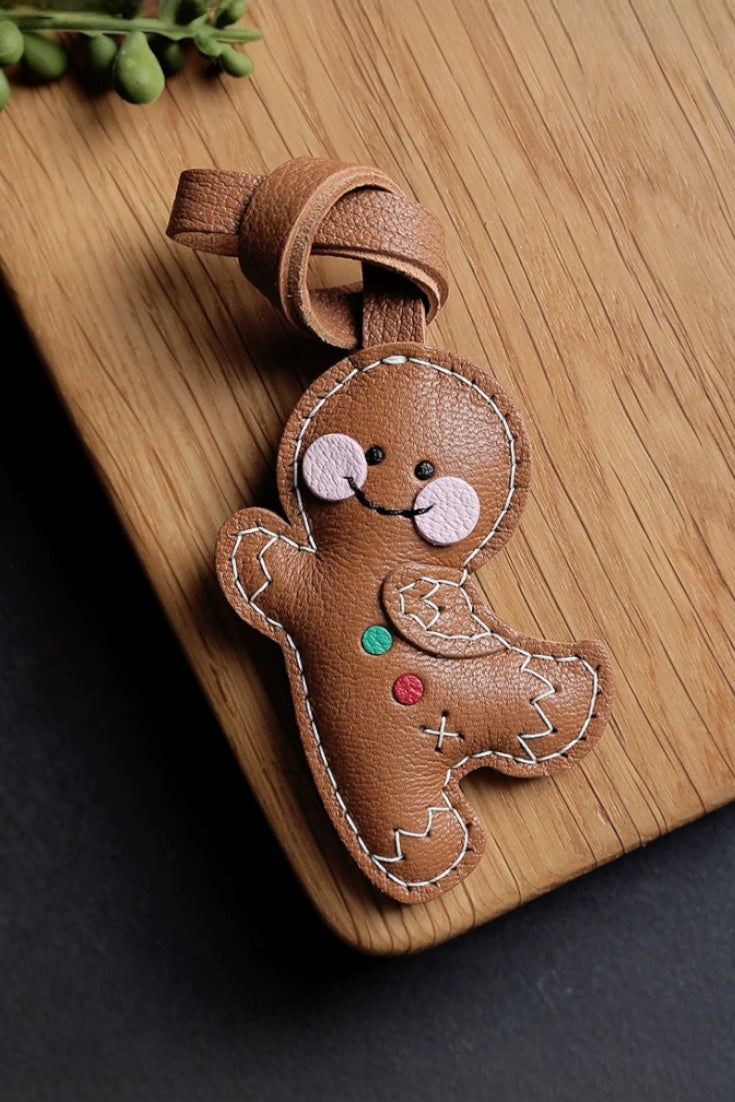 GINGERBREAD POPPETJE CHARM