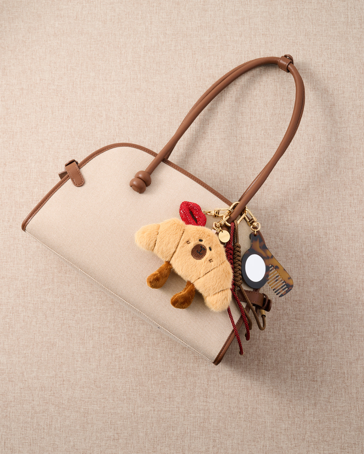 KISS-ME CROISSANT GIRL STACK CHARM