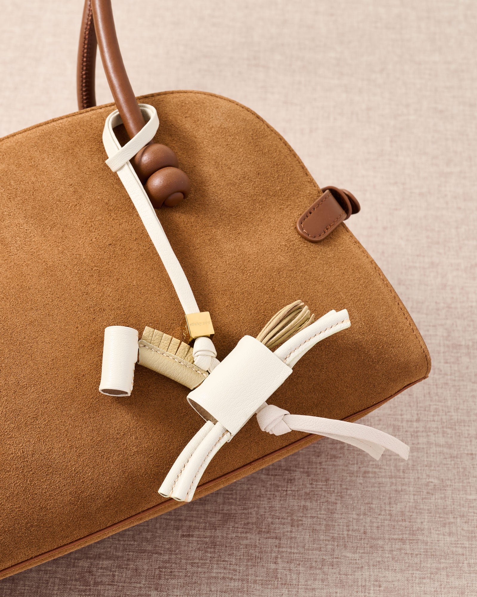 CHARME ÉCAILLE DE SERPENT