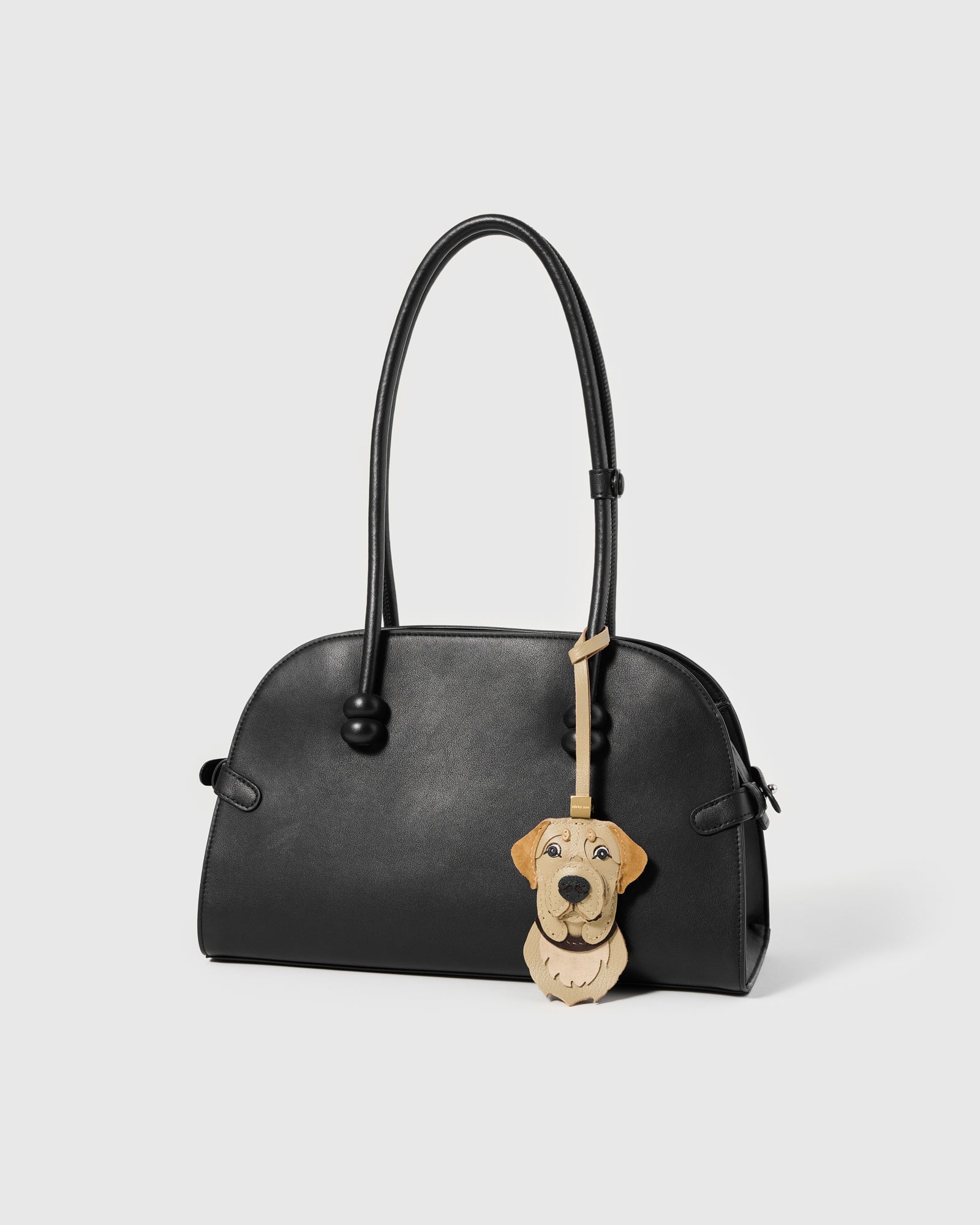 {{Rated 4.9★.}} Labrador Retriever charm on a bag, side angle — rated 4.9★ by thousands of buyers. French Alran leather + suede, 3 days by hand.