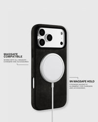FUNDA PARA TELÉFONO ALCANTARA — NEGRA