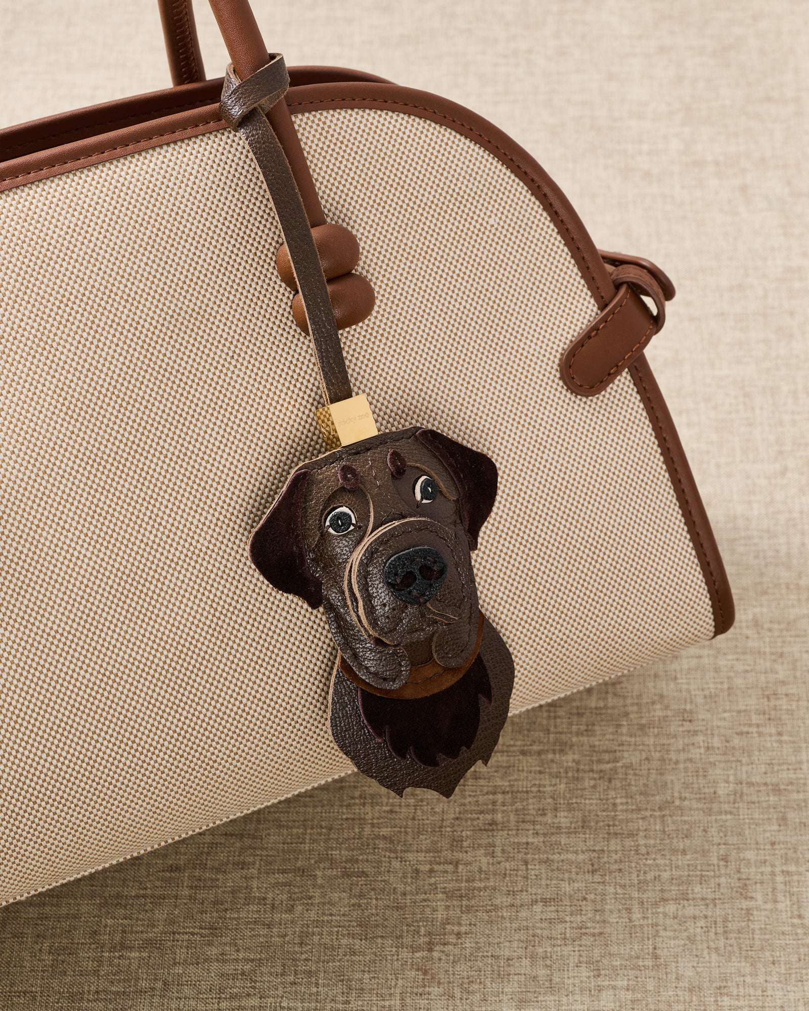 {{5,000+ Reviews.}} Labrador Retriever charm — 5,000+ reviews across STICKYZOO. Real French leather + suede, 3 days by hand.