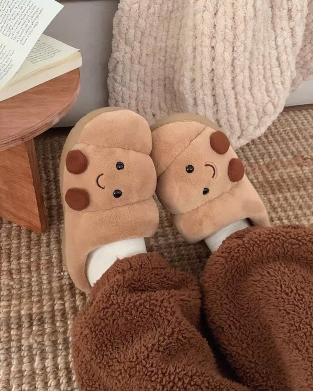 CROISSANT SLIPPERS