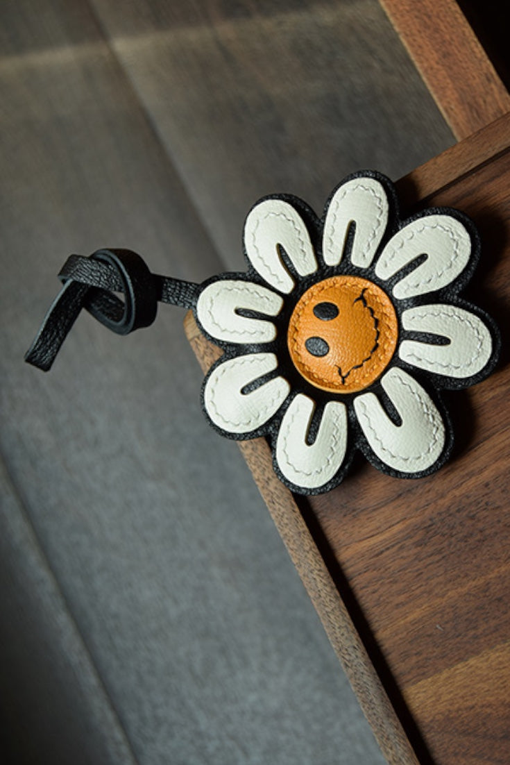 SMILE FLOWER CHARM