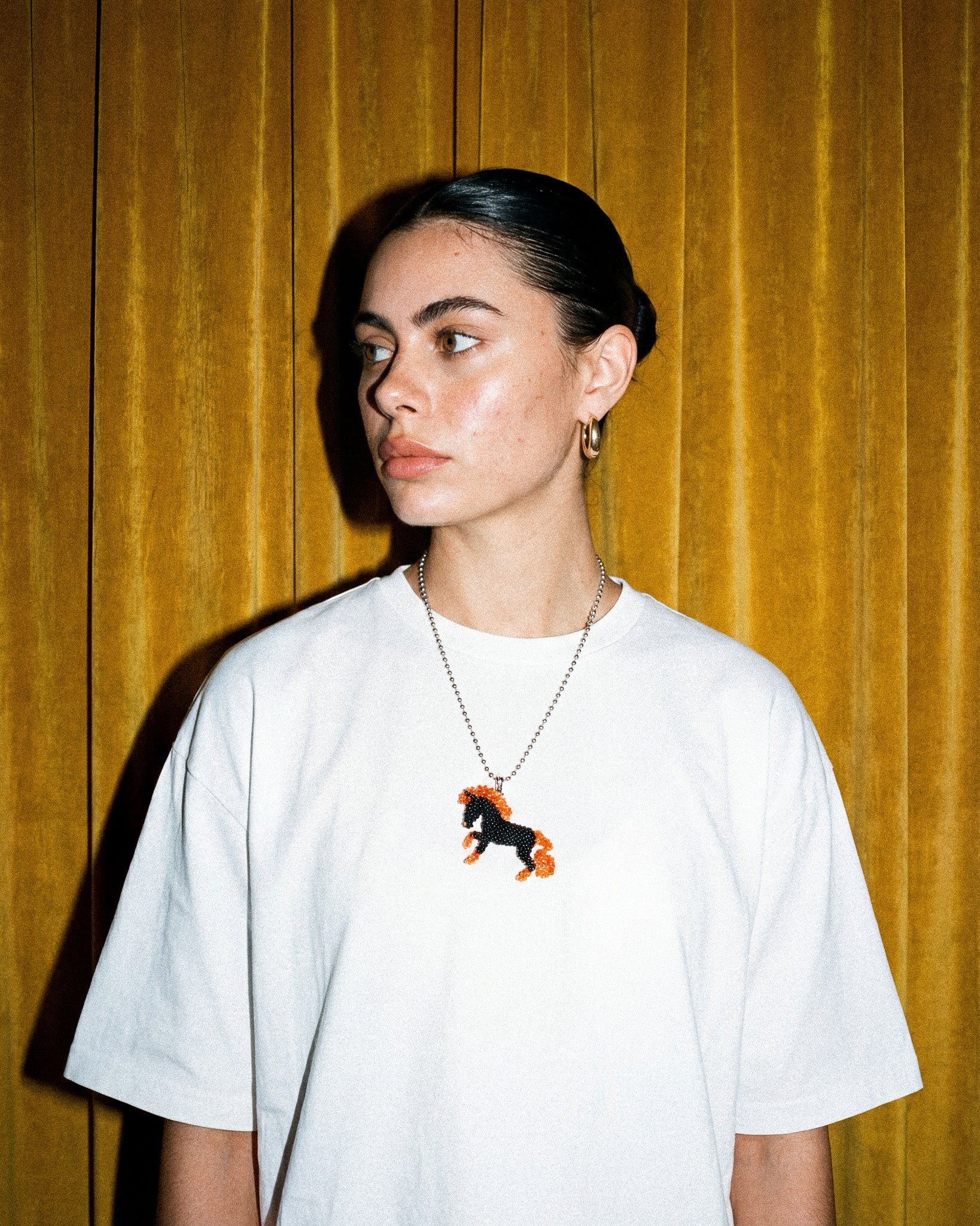 BLACK HORSE BEAD NECKLACE