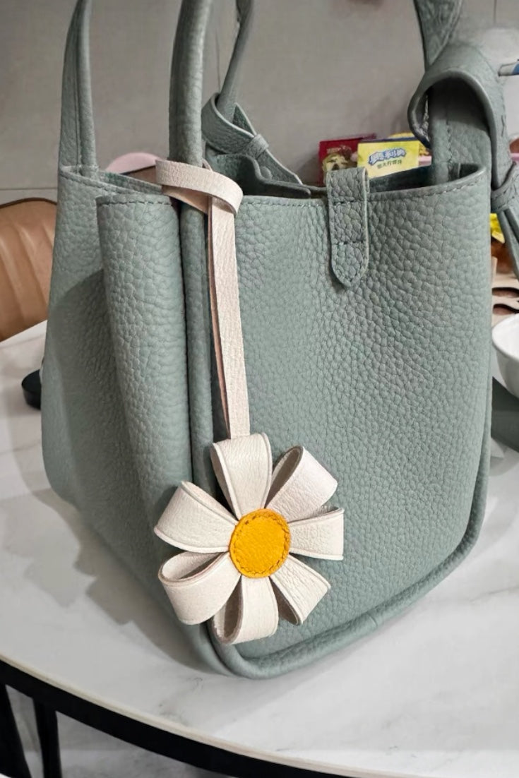 DAISY BAG CHARM