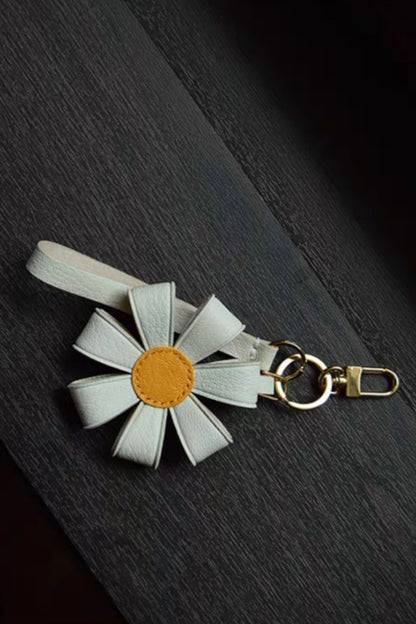 DAISY BAG CHARM