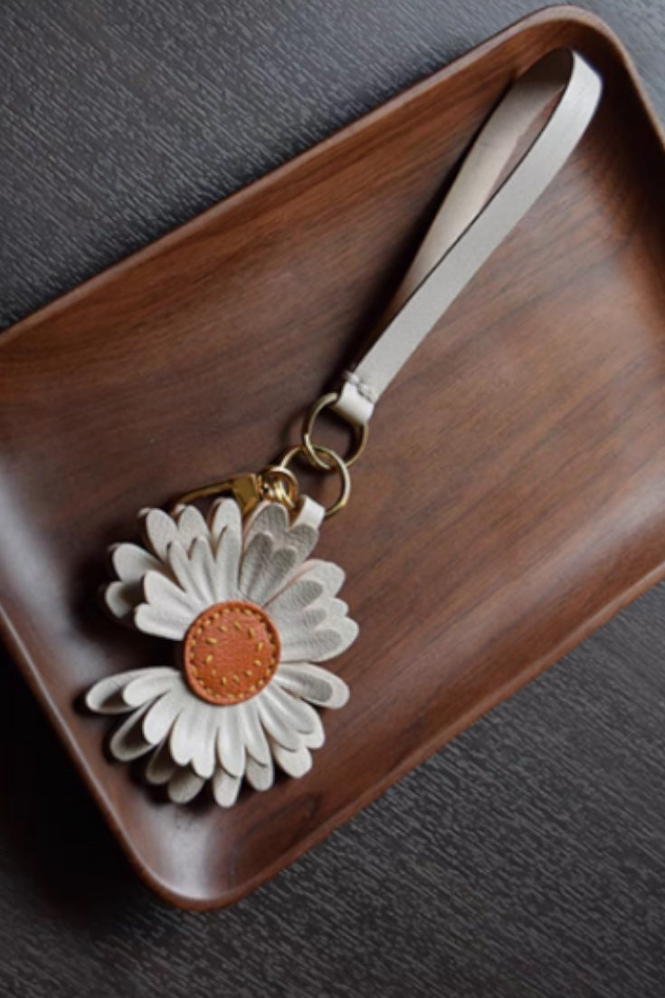 DAISY CHARM
