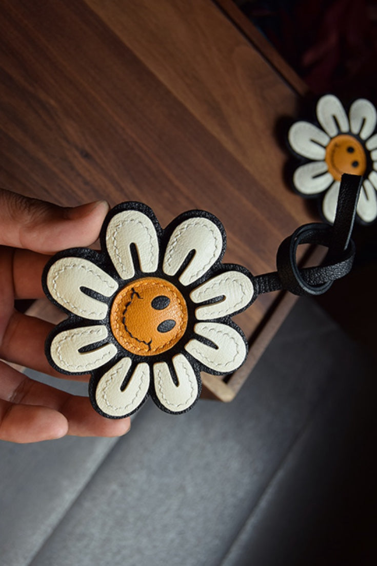 SMILE FLOWER CHARM