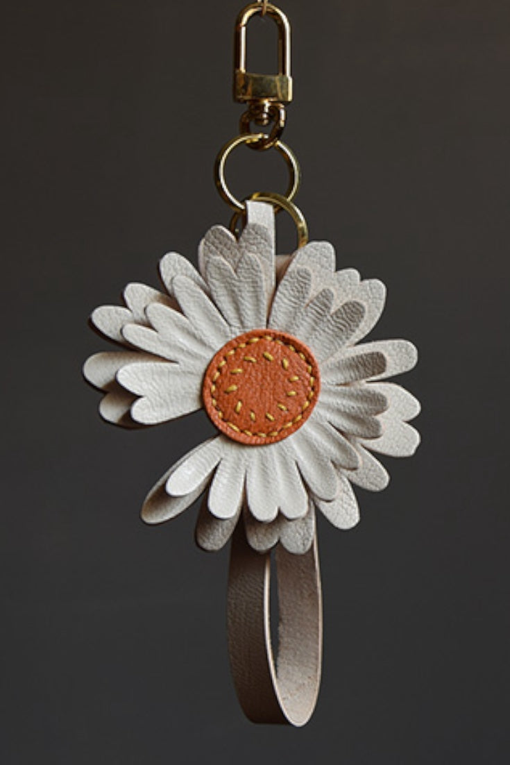 DAISY CHARM